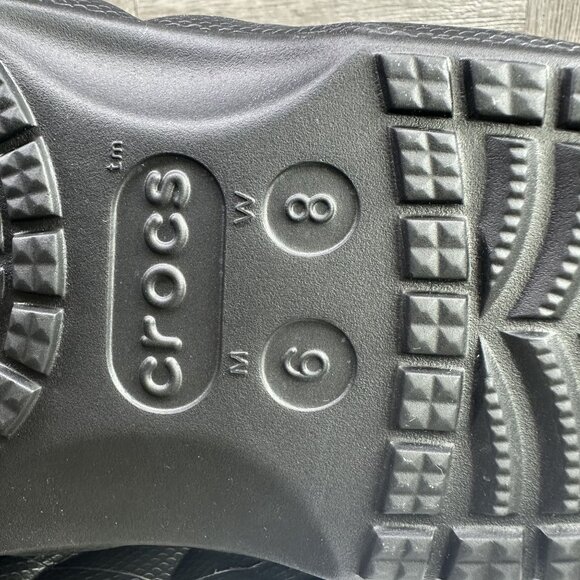 CROCS Lined Overpuff Women's size 8 Black Clogs - Picture 8 of 8